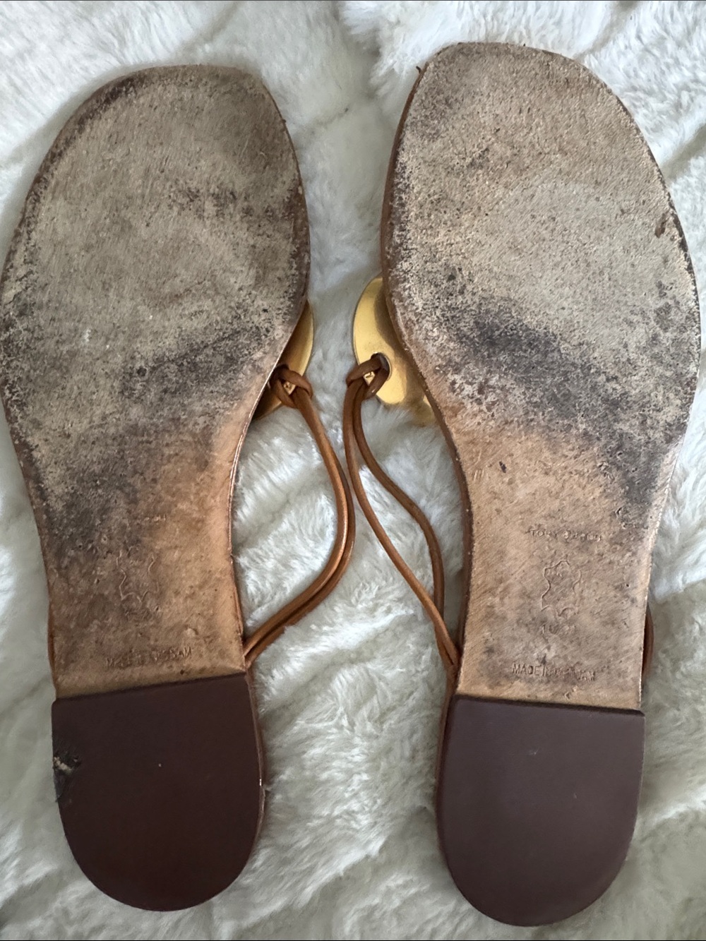 Tory Burch Brown Leather Thong Sandals with Gold Disc - Picture 9 of 12
